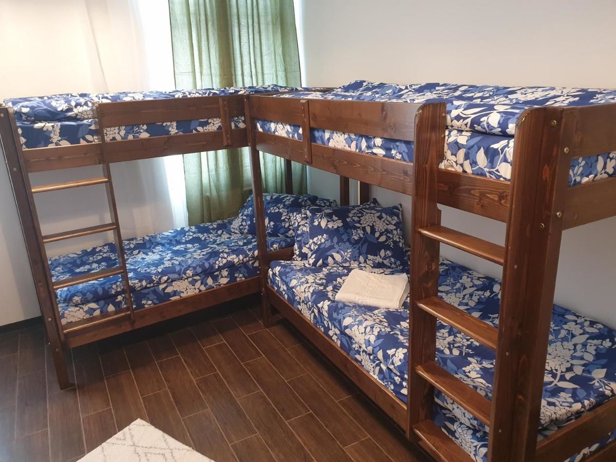 Хостелы Vintage Downtown Hostel Брашов